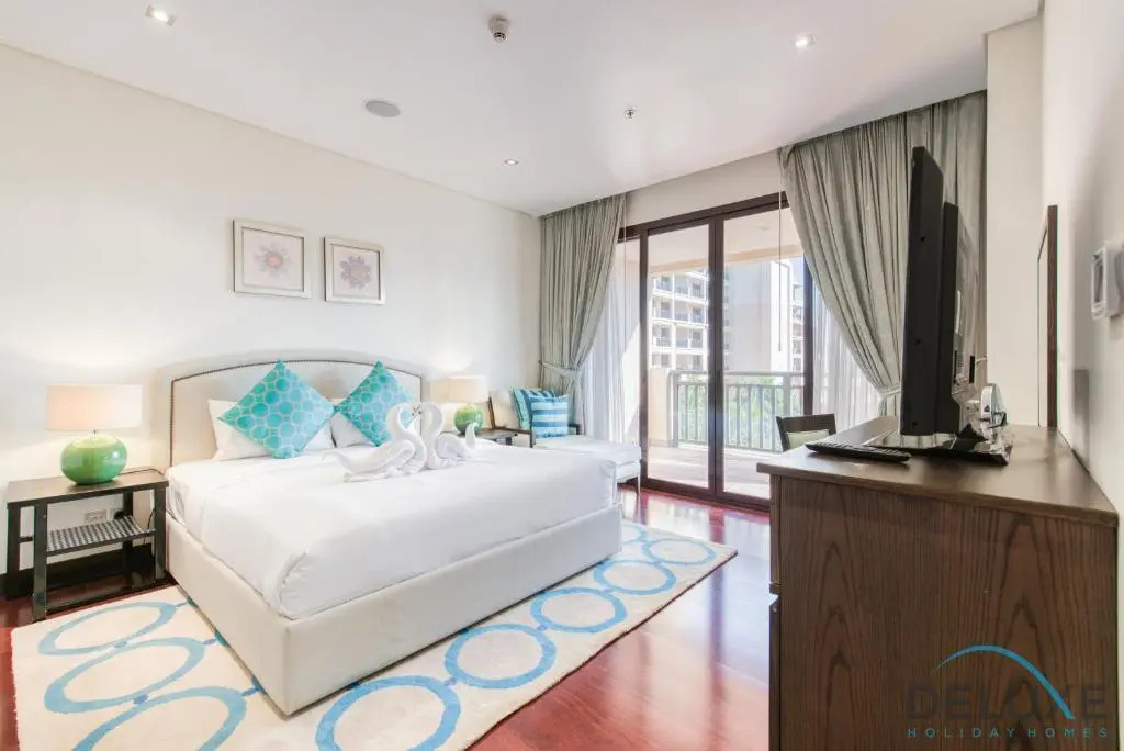 Splendid 2 Bedroom Apartment at Royal Amwaj, Palm Jumeirah by Deluxe Holiday Homes