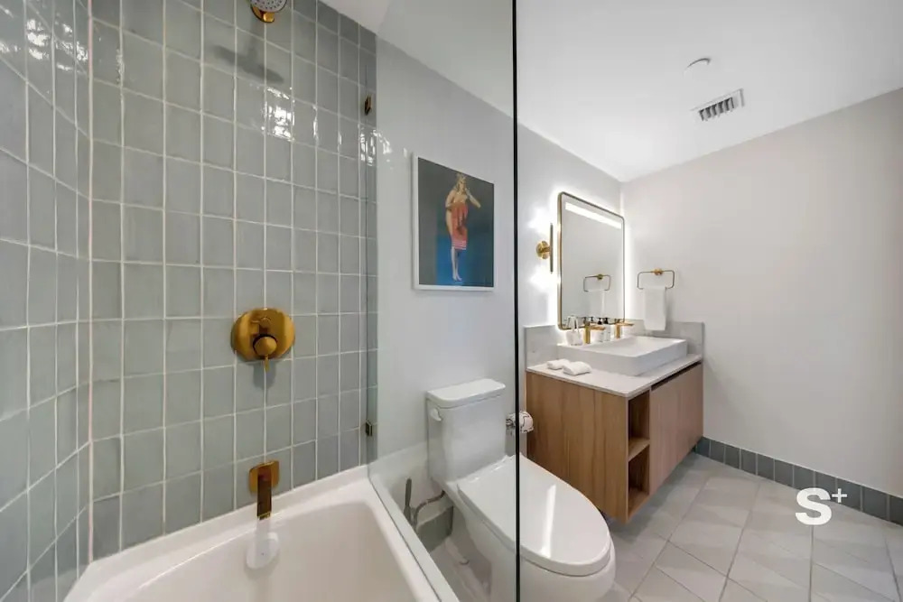 46th-Floor High-Rise Studio - Pool & Gym