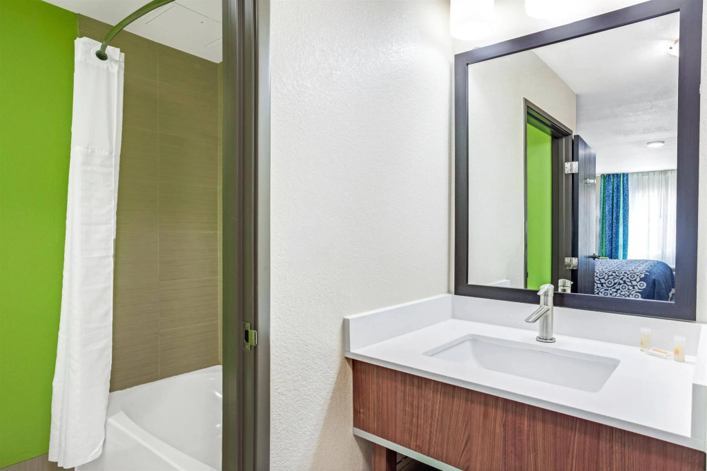 Arya Inn & Suites