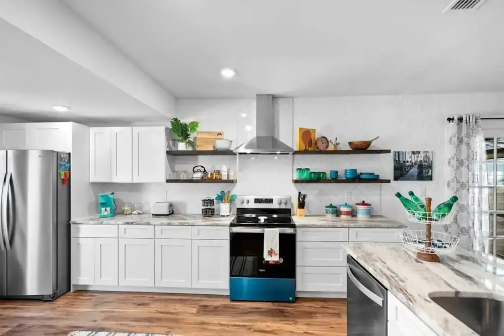 Newly Renovated Whimsical Cottage 2 Beds Hot Tub