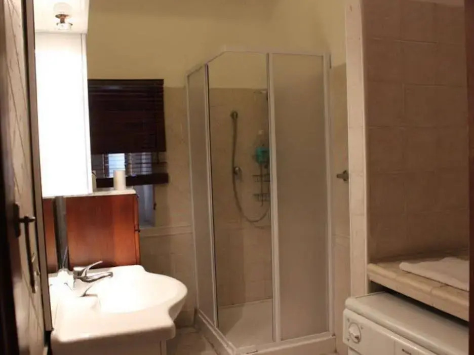Overseas 2 Guest House