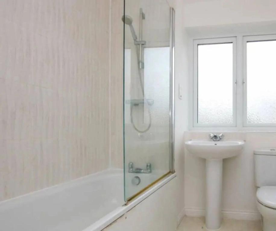 Colchester Retreat 4BR 2bath Ample Street Parking
