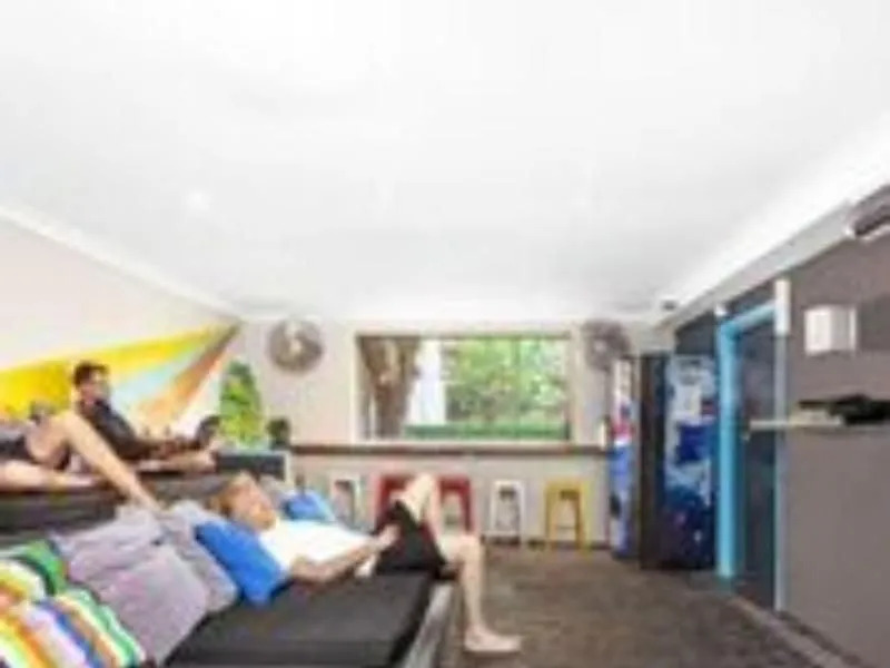Summer House Backpackers