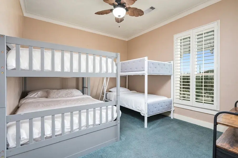 Yoho Hideout 4 Bedroom Home by RedAwning