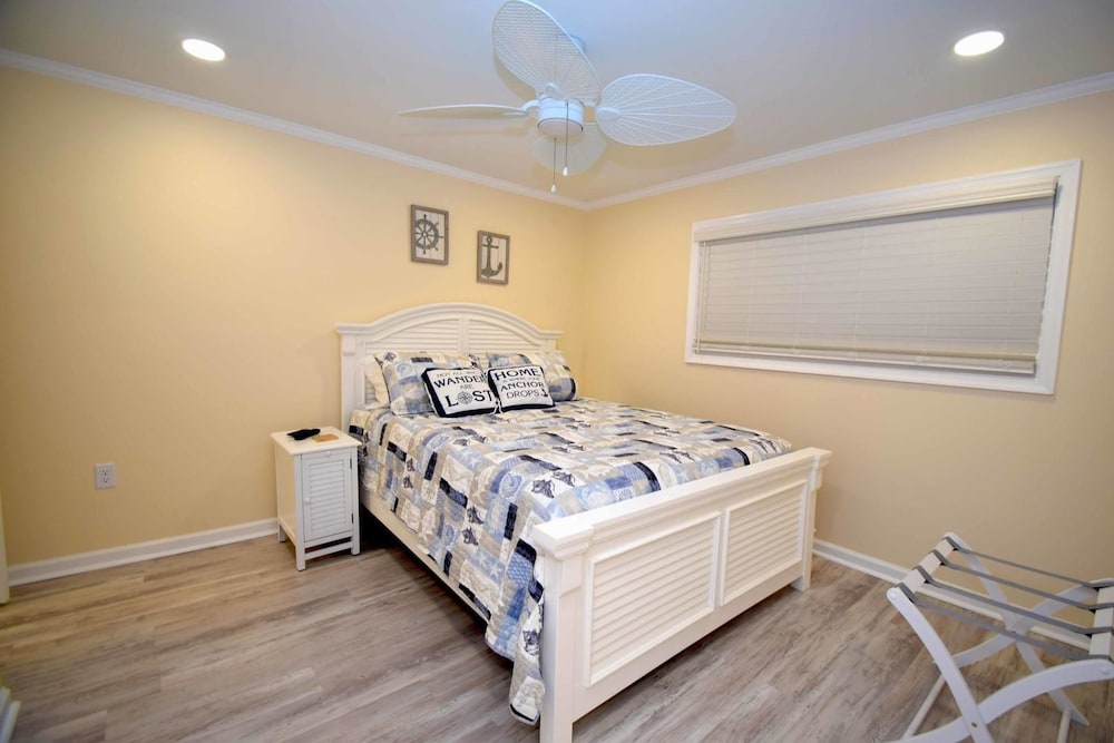 Ocean Hideaway 206 1 Bedroom 1.5 Bathroom Condo