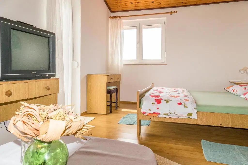 Apartments Pahljina 2885