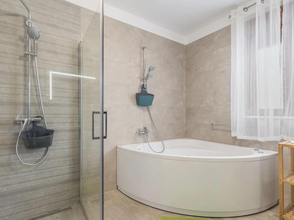 Holiday House With Private Pool and Garden in Nova Vas, Near Porec