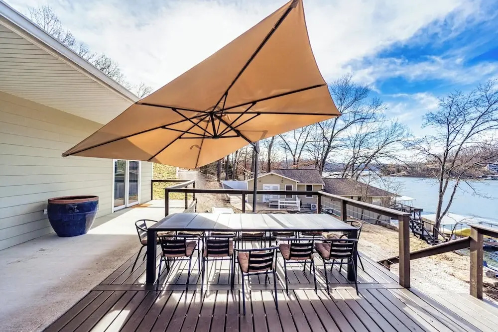 Big Bear Bungalow Stay on Ozark Waterfront
