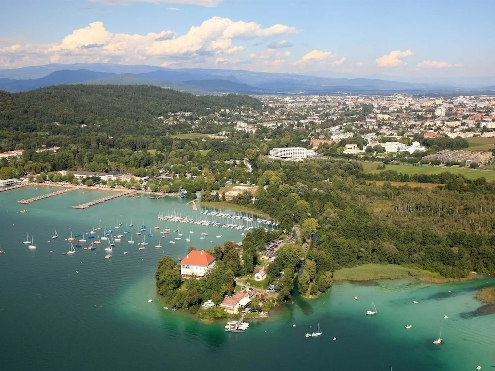 Holiday Home in Ludmannsdorf Near Worthersee