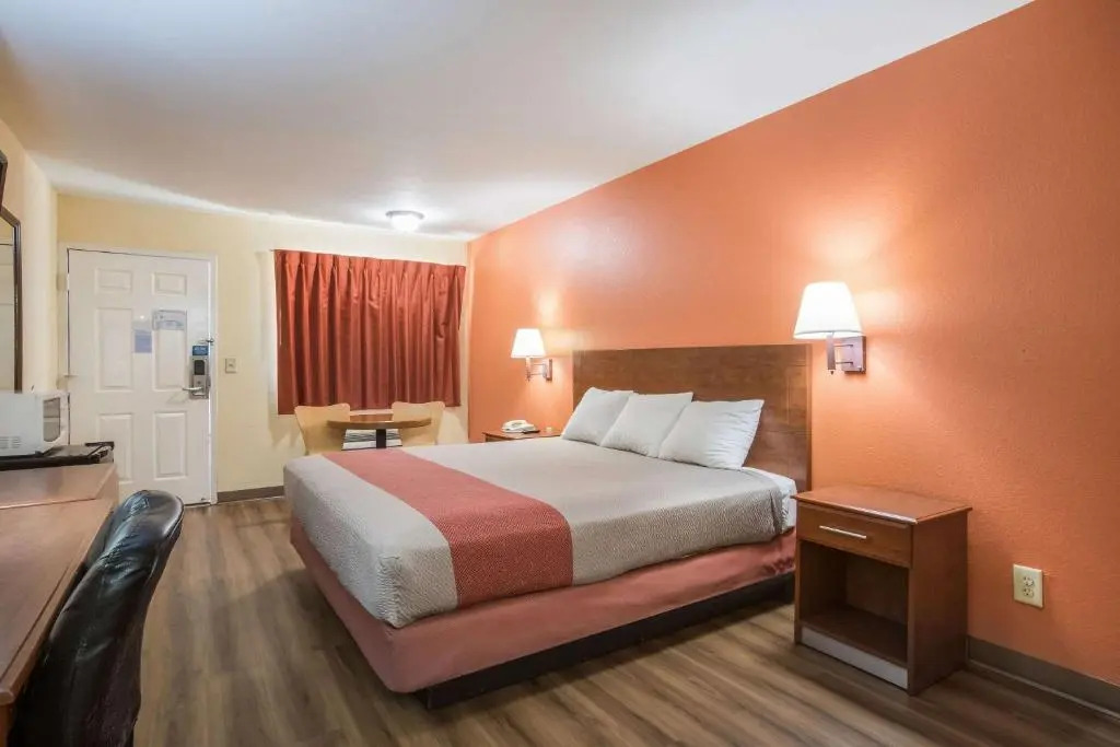 Rodeway Inn & Suites