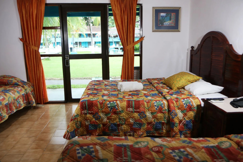 Beach Break Resort & CR Surf Camp