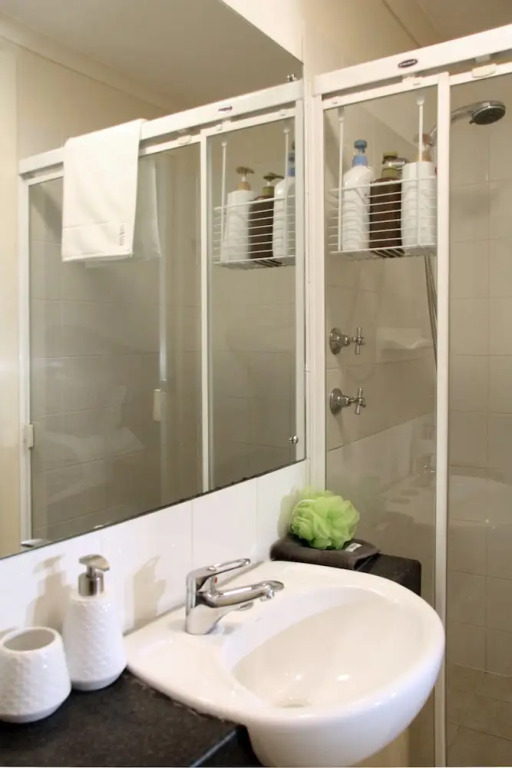 Adelaide Cbd Apartment - 3Br, 2Bath & Carpark