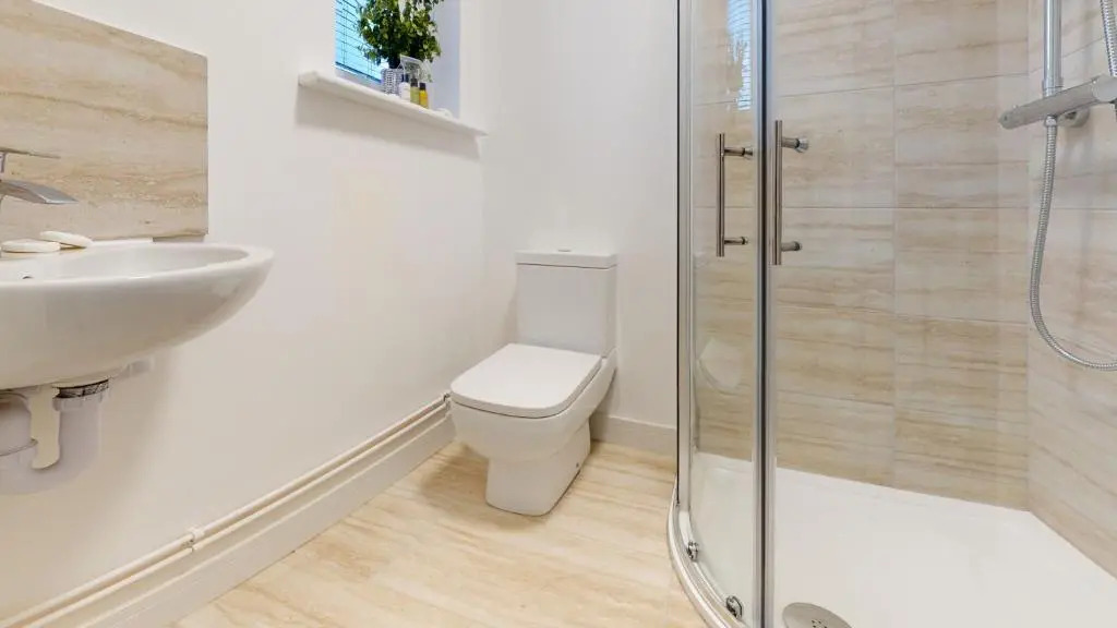 Beautiful & Spacious with 2 Free Parking Spaces By Srk Accommodation