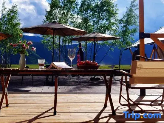 Shangri La Napahai Yila Pastoral Tent Hotel