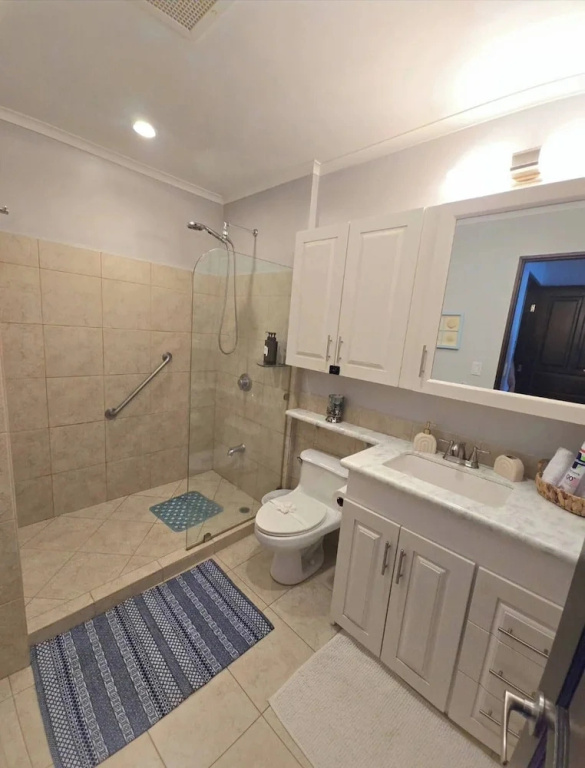Amazing oceanfront with access Crocs Resort