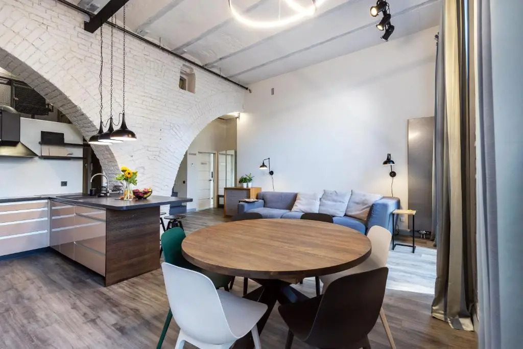 #stayhere - Unique Spacious & Modern 2BDR Upscale Neighbourhood