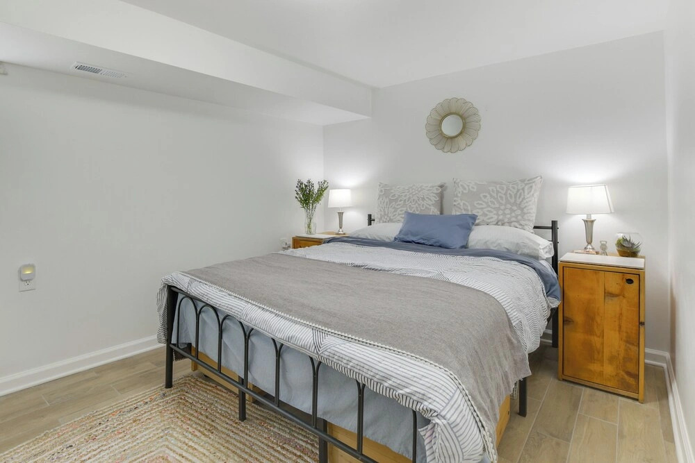 2 Mi to Logan Square: Pet-friendly Urban Oasis!