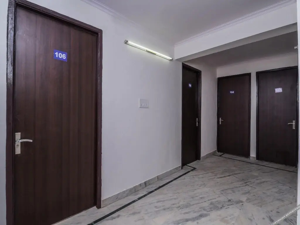 Golden Plaza By OYO Rooms