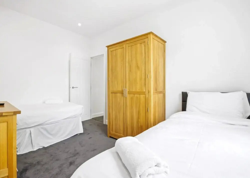 Victoria House by Kasar