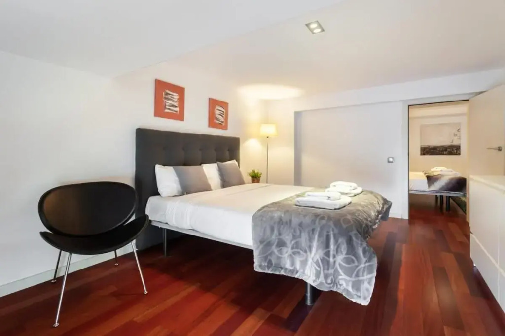 Plaça Catalunya Breathtaking 3bedroom Duplex with balcony