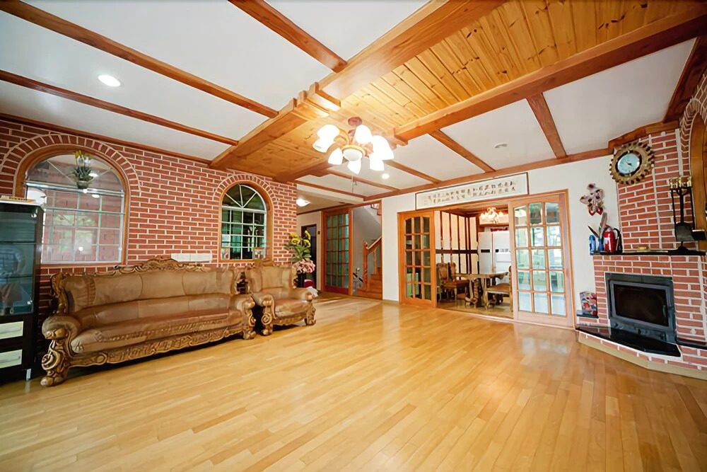 Gyeongju Lakeside Waltz Pension