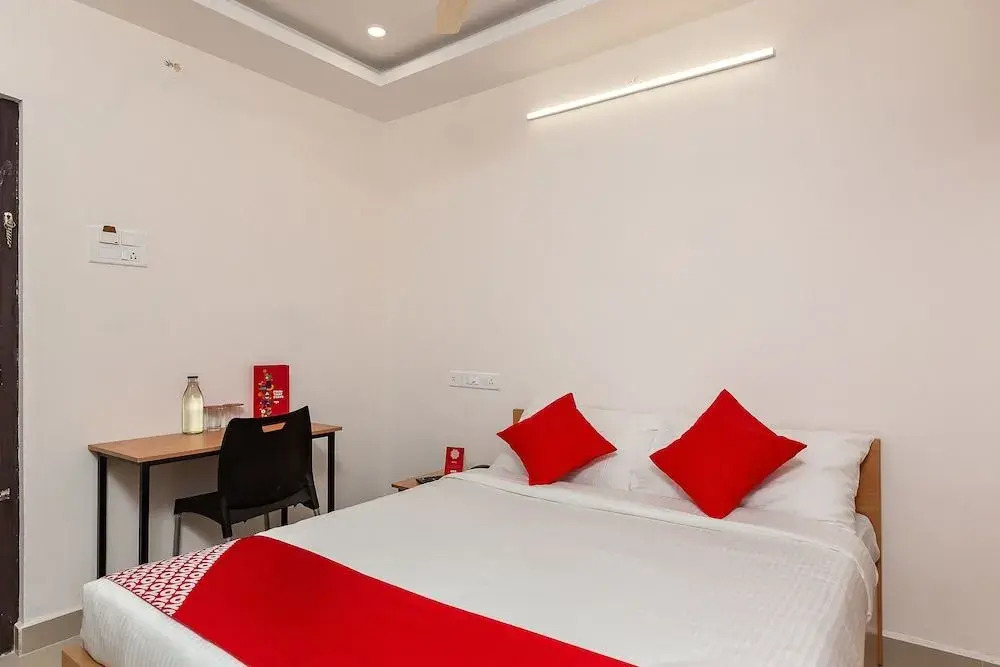 Hotel O Valasaravakkam Near Chandra Metro Mall