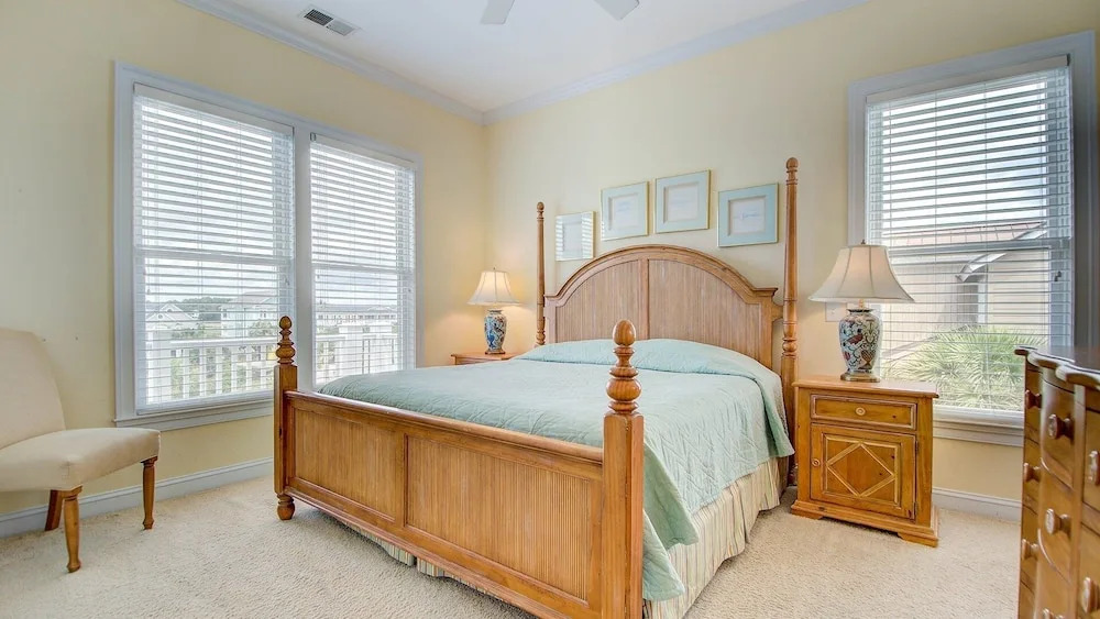 Come Seek A Higher Porpoise! 6 Bedroom Home by Peace Vacations