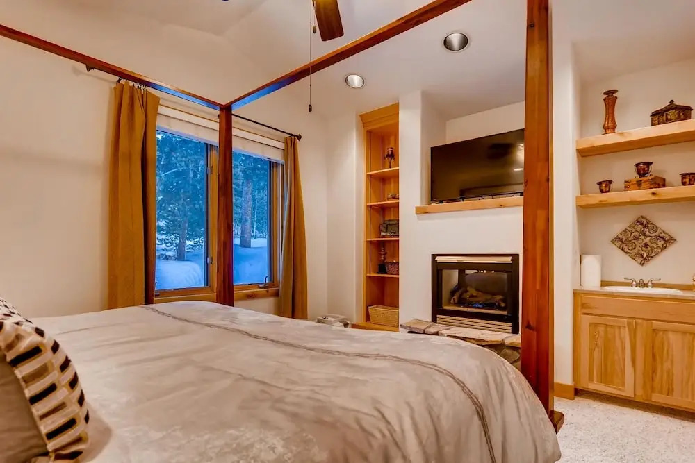 Nangle Woods  4 Bedroom Townhouse by RedAwning