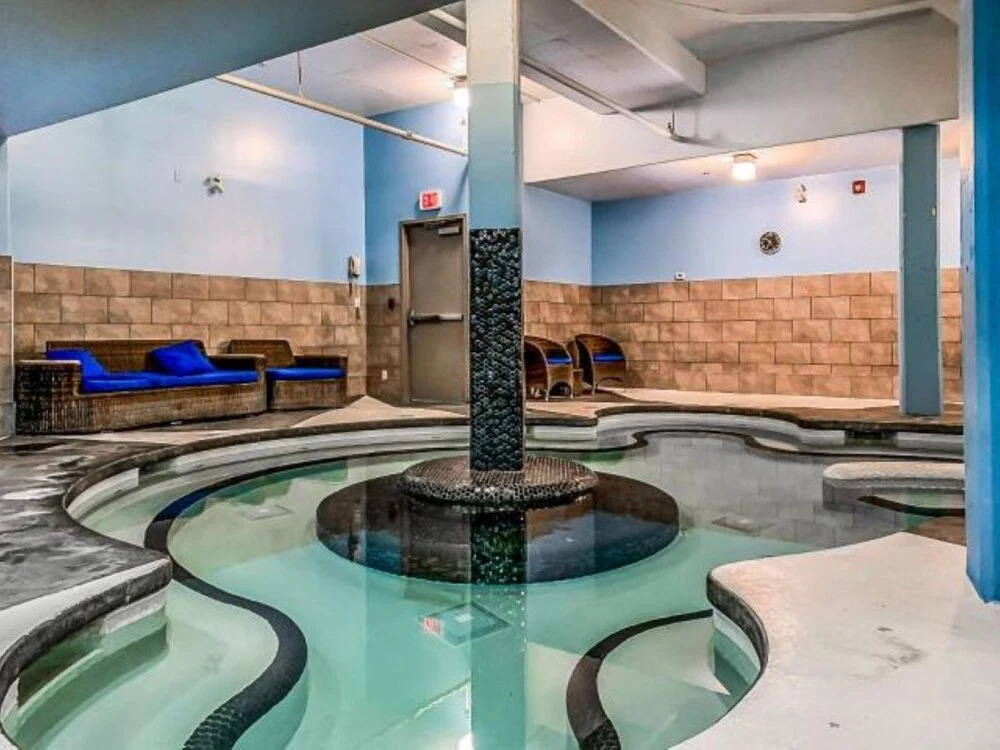 Exquisite 2BR/2BTH Luxury Condo with Mountain View