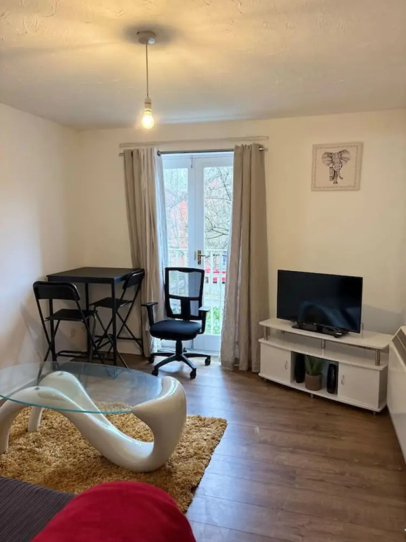 Cozy Northolt Hideaway 1BR Free Wifi Streetparking