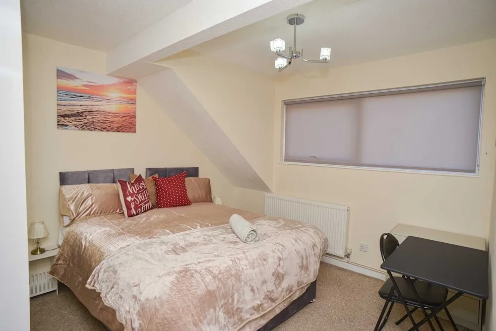 London's Calling U! A Lovely 2 Bedhome Sleeps 1-5!