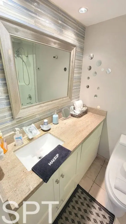 Landfall 22 1 Bedroom Home by RedAwning