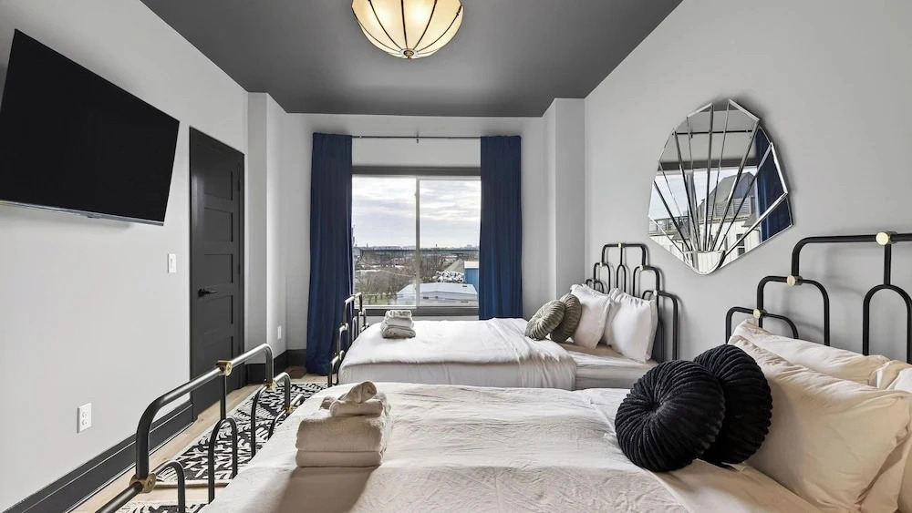 The Great Gatsby by Avantstay Hot Tub + Private Rooftop + Speakeasy Lounge + Firepit