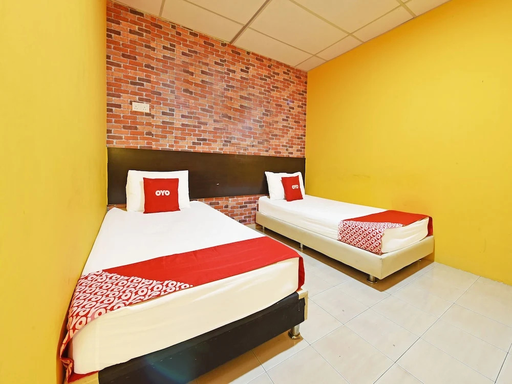 OYO 90363 Nyamanya Inn