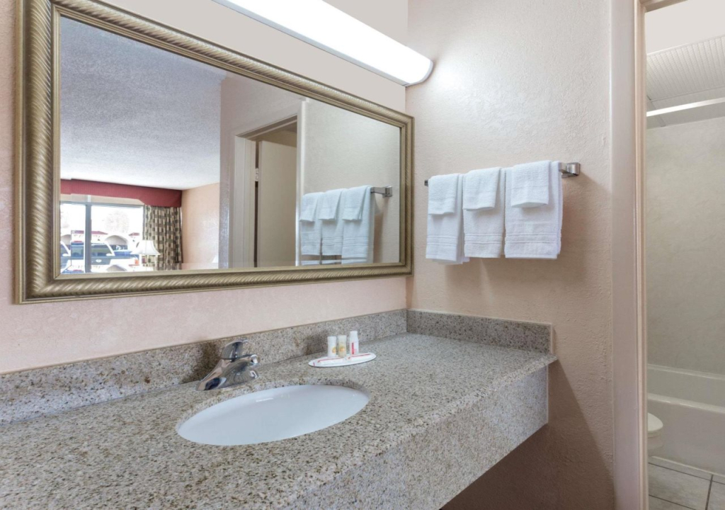Days Inn by Wyndham Waycross