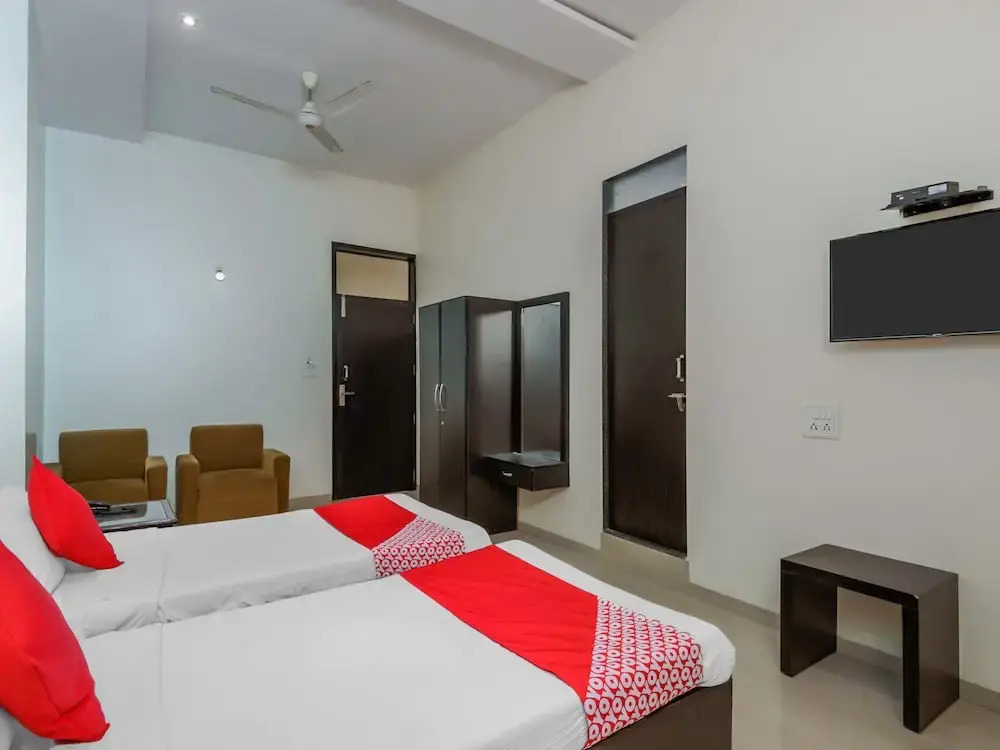 OYO 22349 Hotel Rainbow Inn
