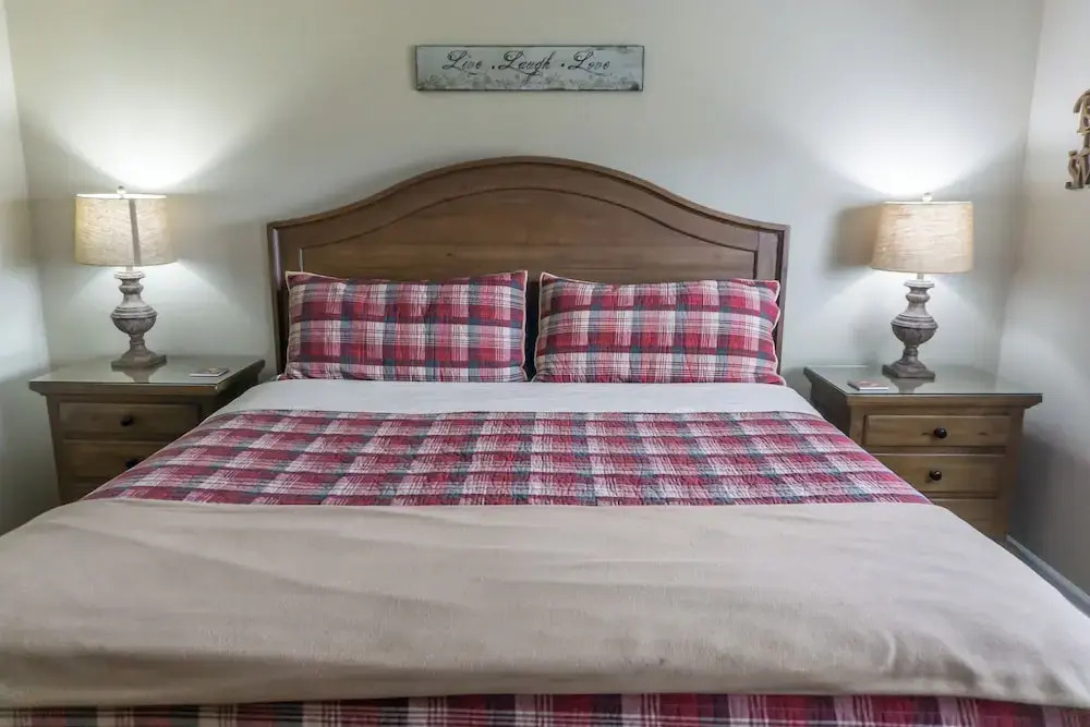 1 Mi to Dtwn Pigeon Forge! Mtn-view Gem w/ Balcony
