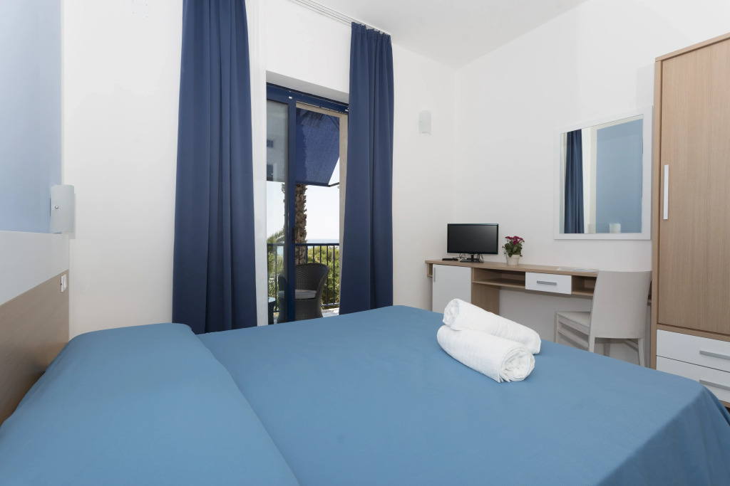Tichos Greenblu Hotel