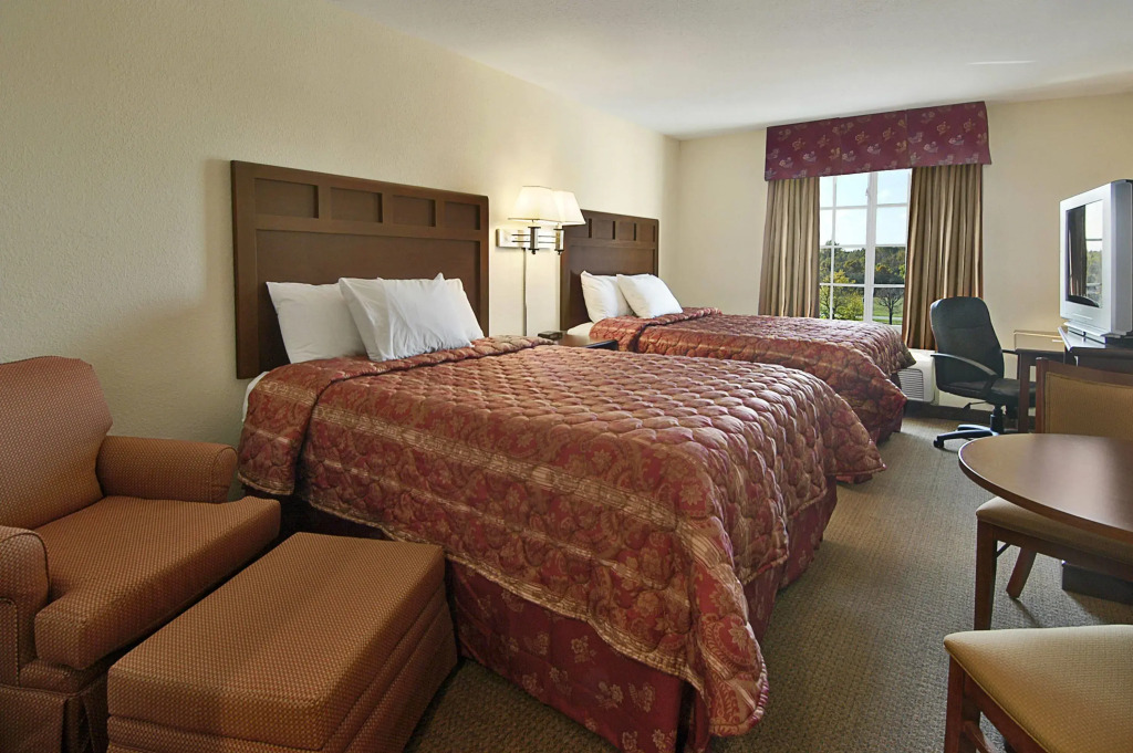 Super 8 by Wyndham Bowling Green North