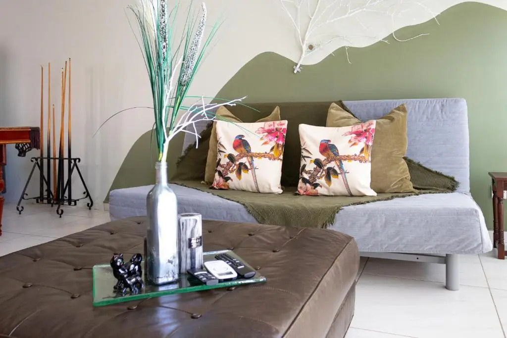930m to Beach-2 Bedroom+Veranda-Perfect Located