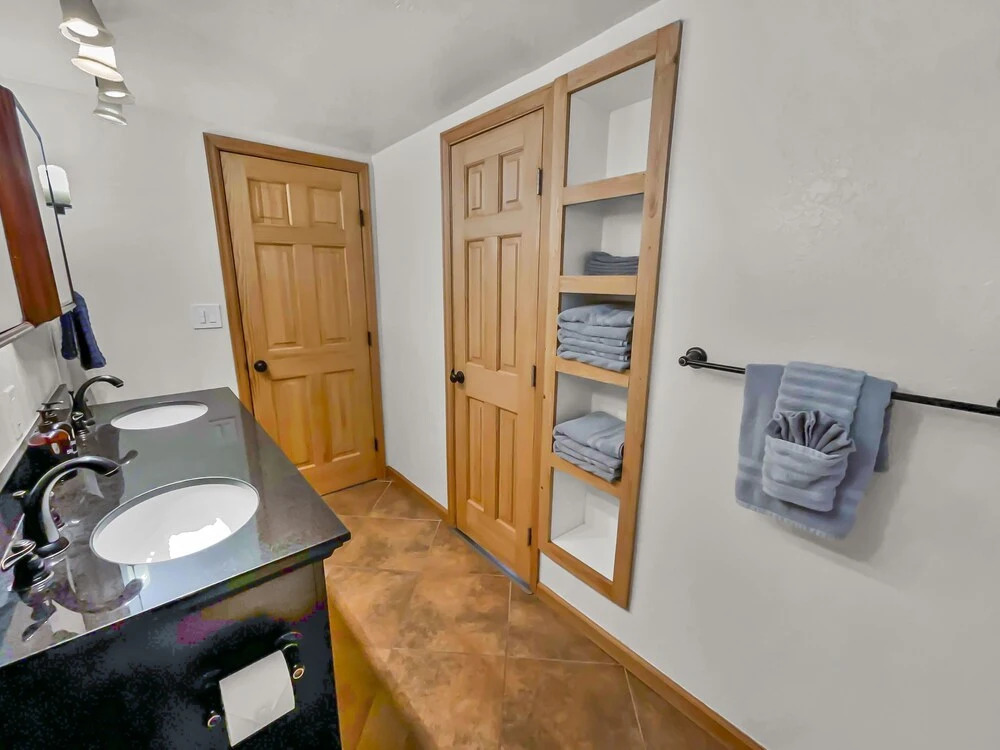 Casita Overlooking Horizon 2 Bedroom Home