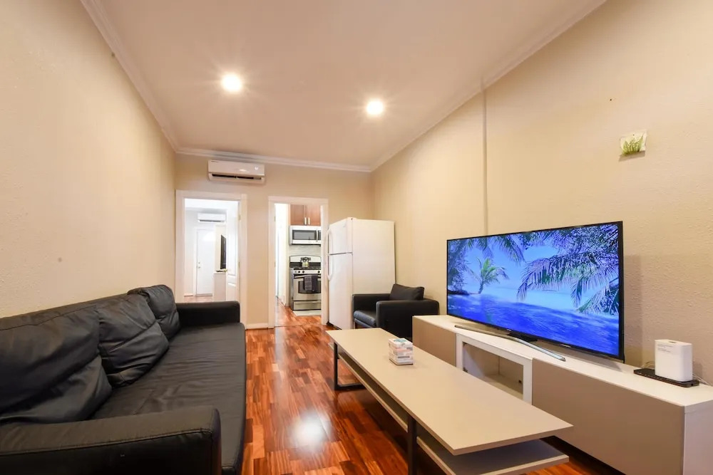 Spacious 2BD Home Next to Disneyland - Sleeps 6