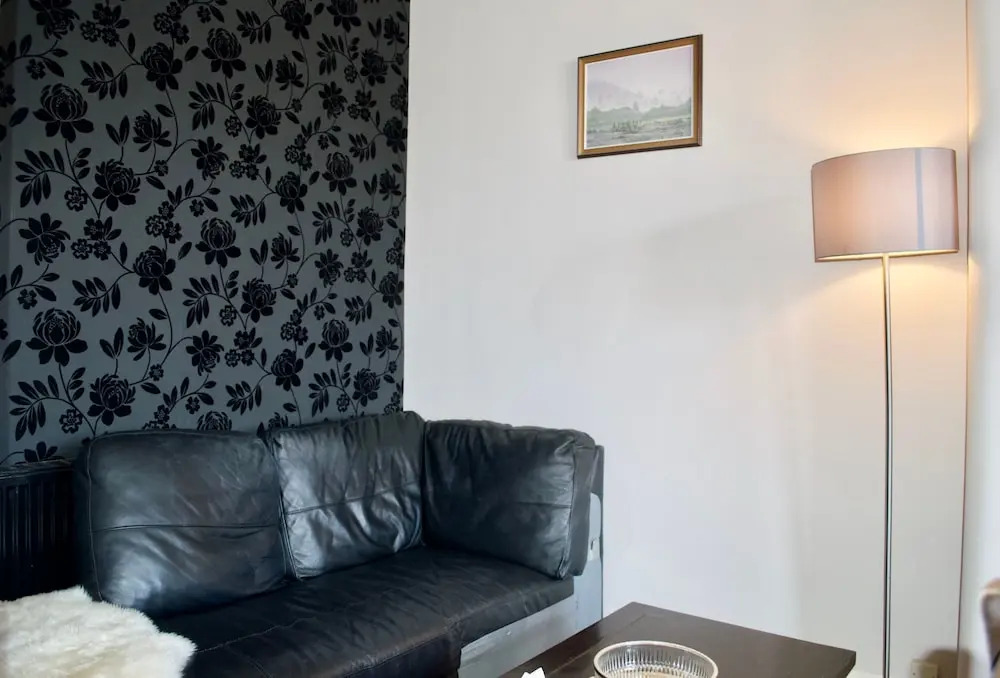 Beautiful 2 Bedroom Flat in Leith