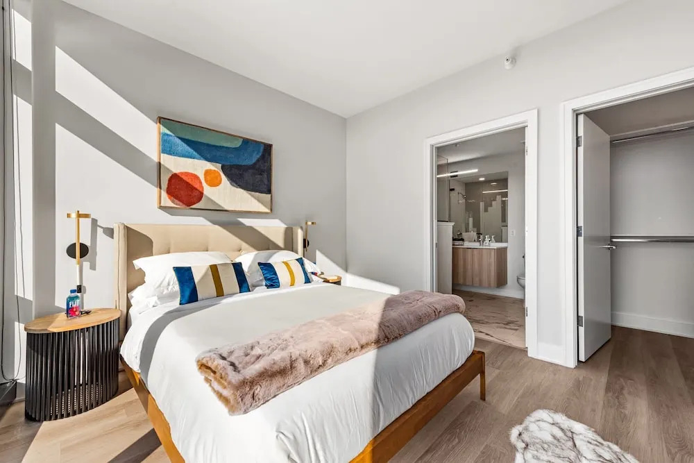 West Loop 3x 2BR Walk to Dining Gym Terrace
