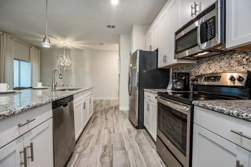 4 Bdrm With Private Pool