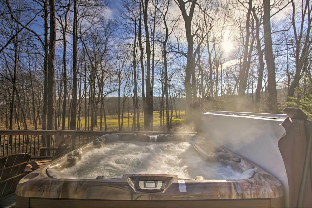 Spacious Wintergreen Resort Home w/ Hot Tub!