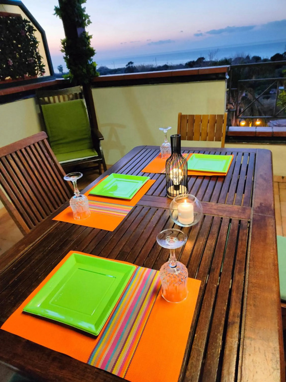"Appartamento del Mare Gliaca" con vista Isole Eolie,ampia terrazza e parcheggio privato gratuito