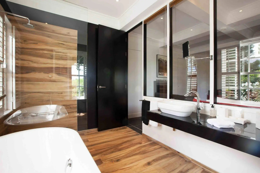 14 on Klein Constantia, Adults only