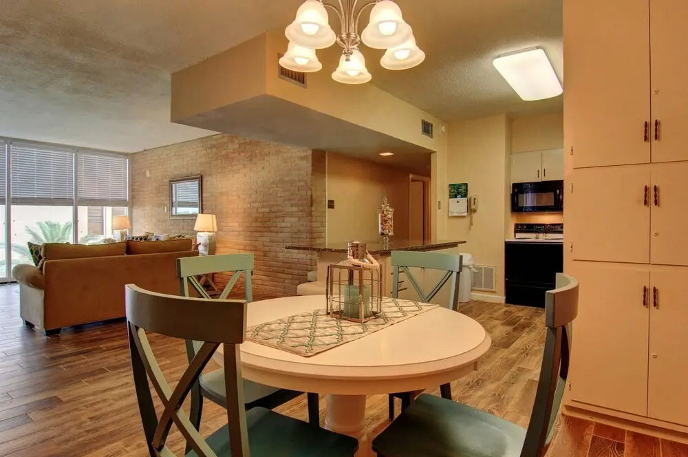 Channelview 208