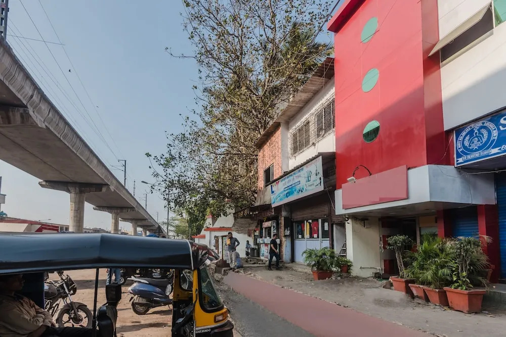 OYO 8311 Hotel Galaxy Residency